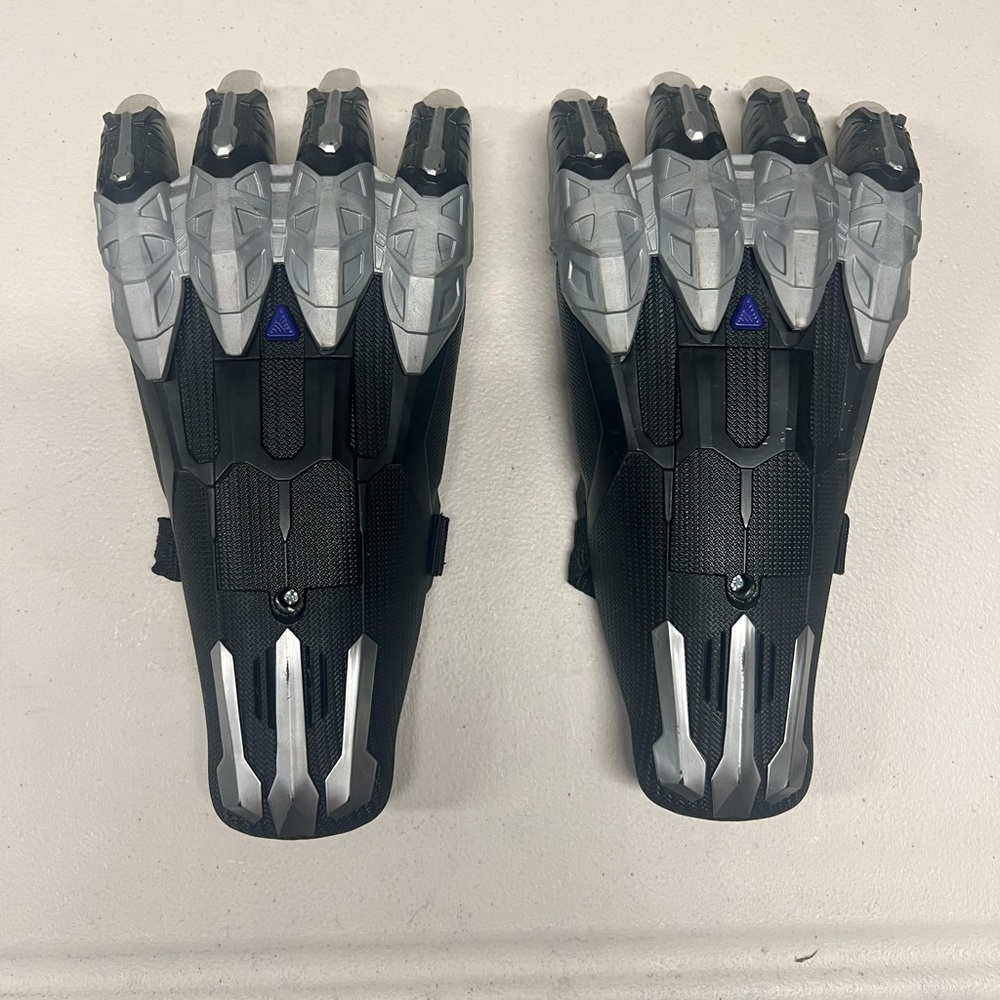 Marvel black panther vibranium power fx claw set
